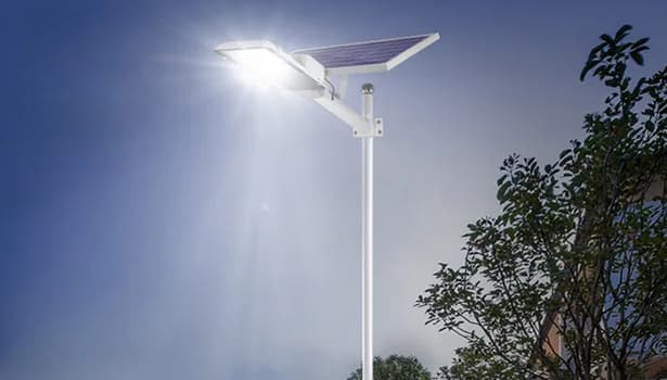 Solar street light maintenance