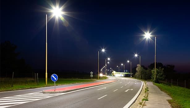 Solar street light maintenance in autumn 