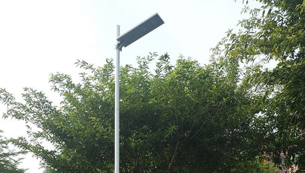 Solar street light with pole and battery